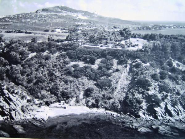 Annaba - Fort Génois : Vue générale du site avec son mouillage vers 1950