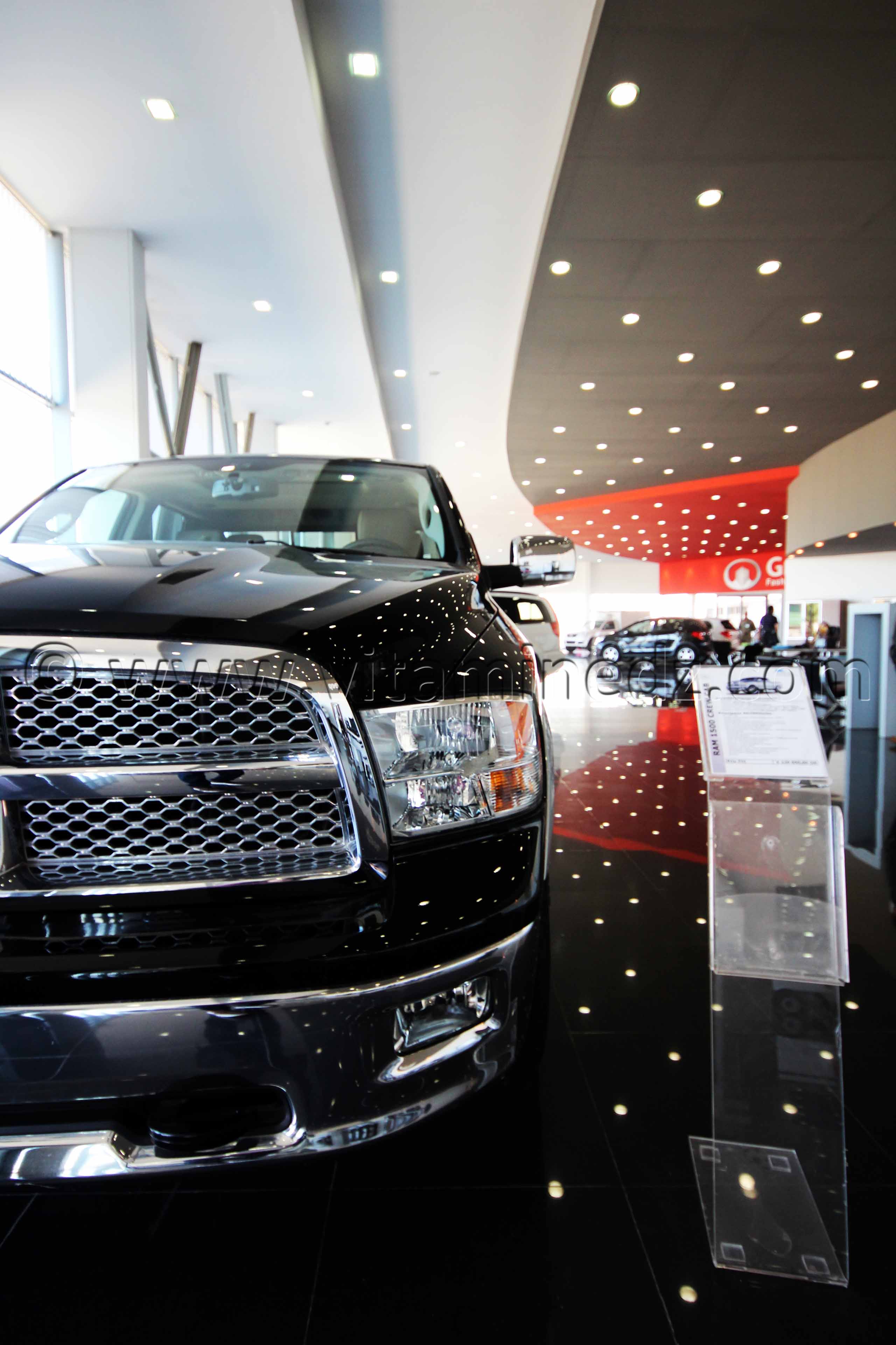 Maison Dodge RAM 1500, Auto, Concessionnaire à Oran