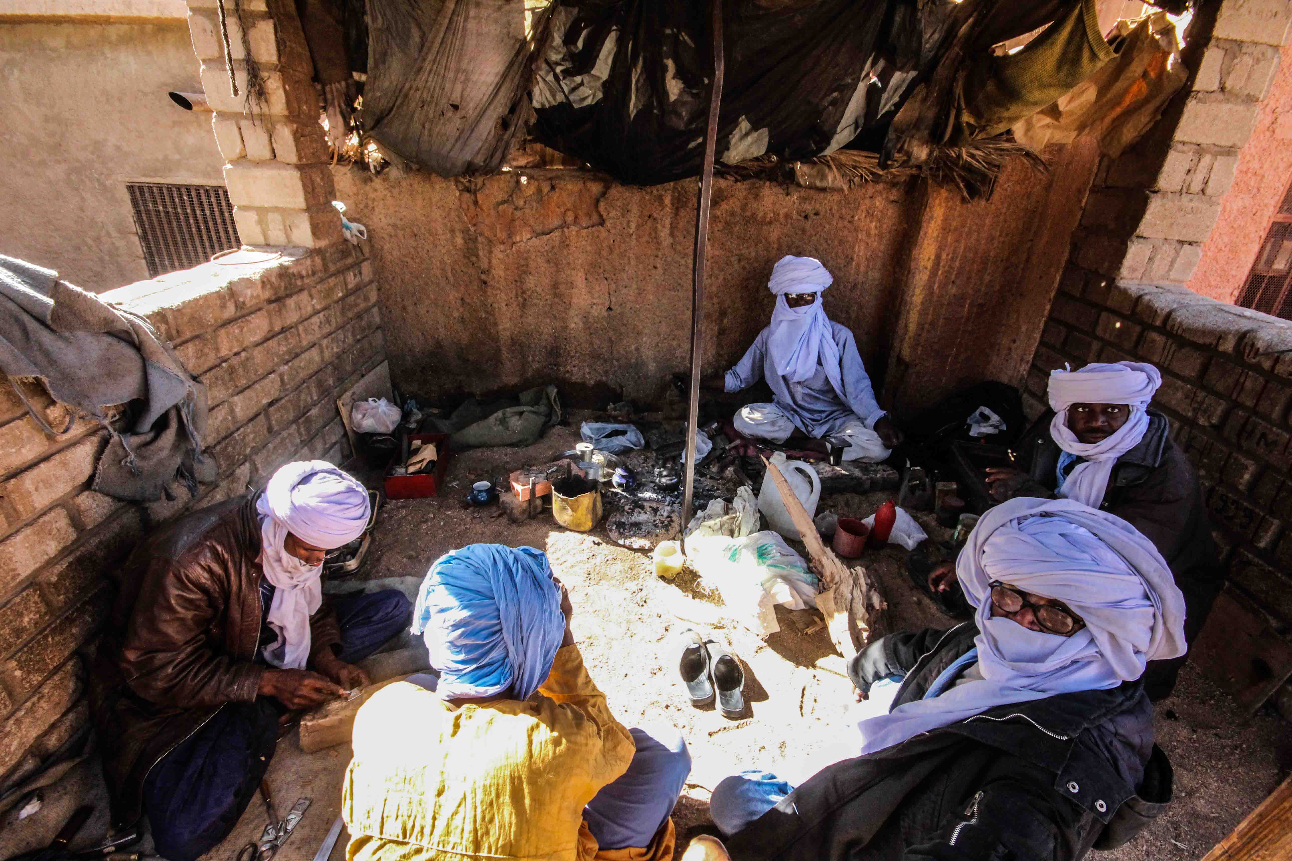 Gaada... fabrication de bijoux touareg en Argent