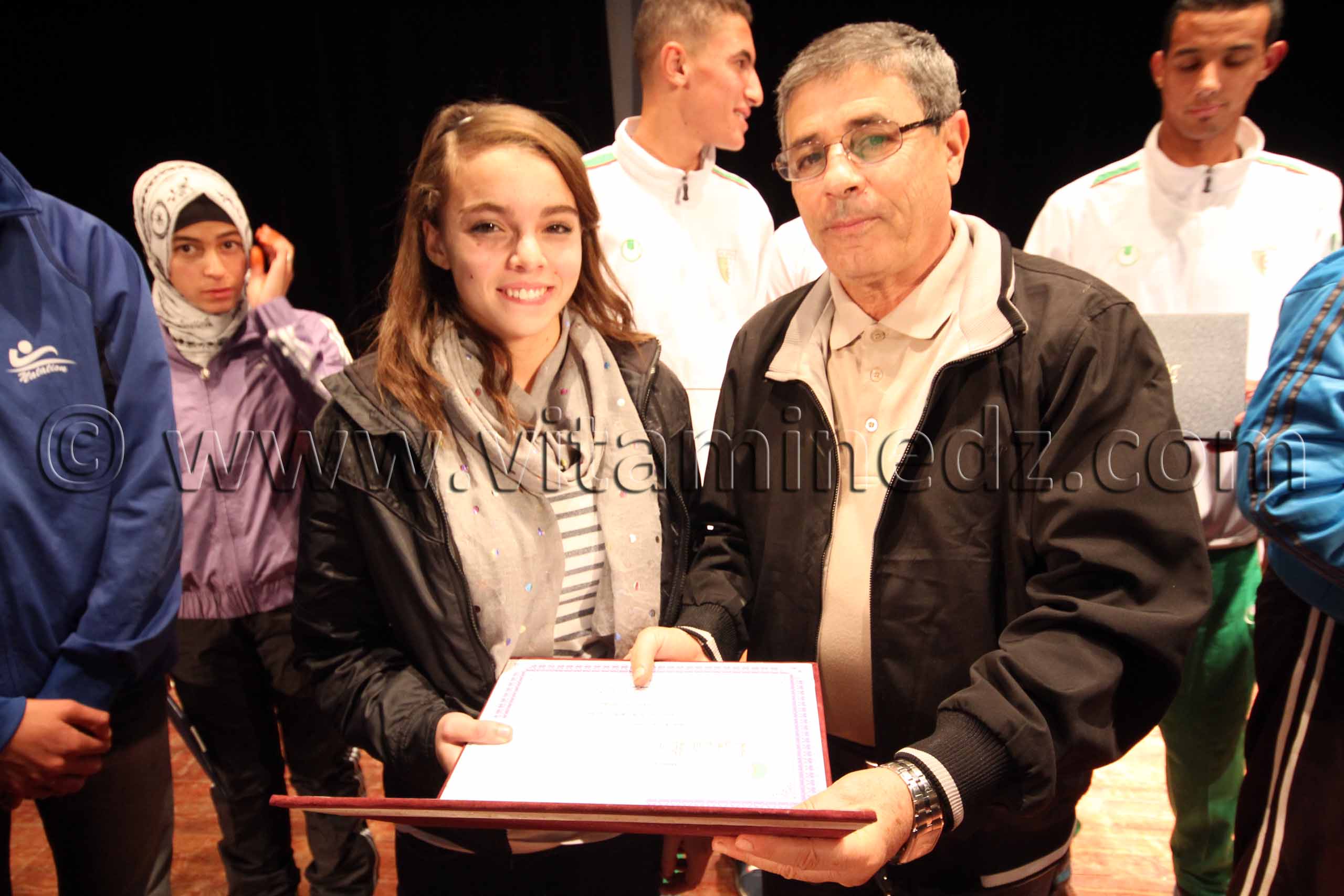 Hind Yadi lors des Festivités du 1er Novembre 2013 avec la présence du nouveau wali de Tlemcen Abdelhafid Saci Ahmed