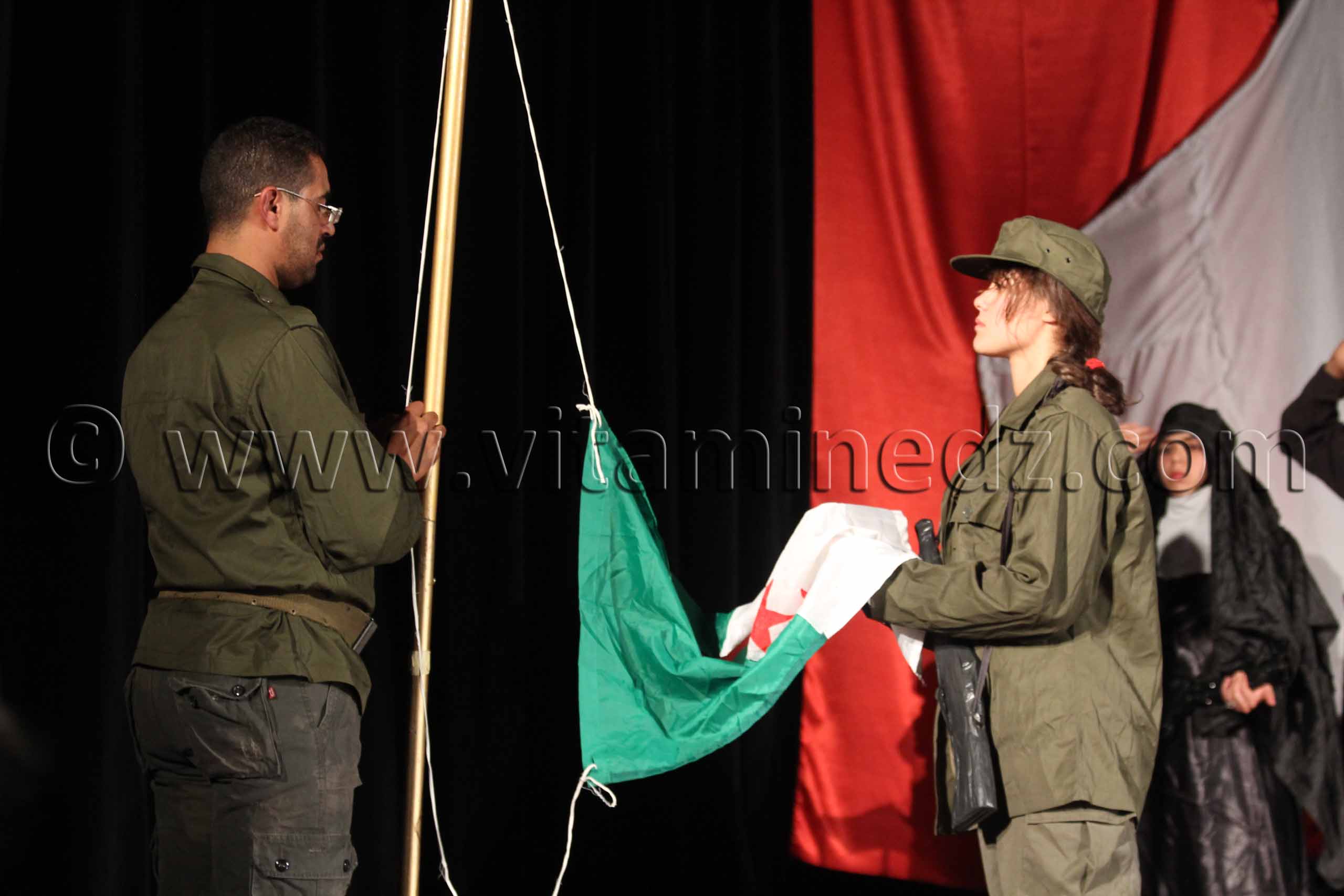 Drapeau Algerien - Festivités du 1er Novembre 2013 avec la présence du nouveau wali de Tlemcen Abdelhafid Saci Ahmed