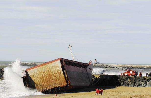 Planète - Cargo échoué à Anglet (France): Les opérations de pompage de carburant achevées «avec succès»