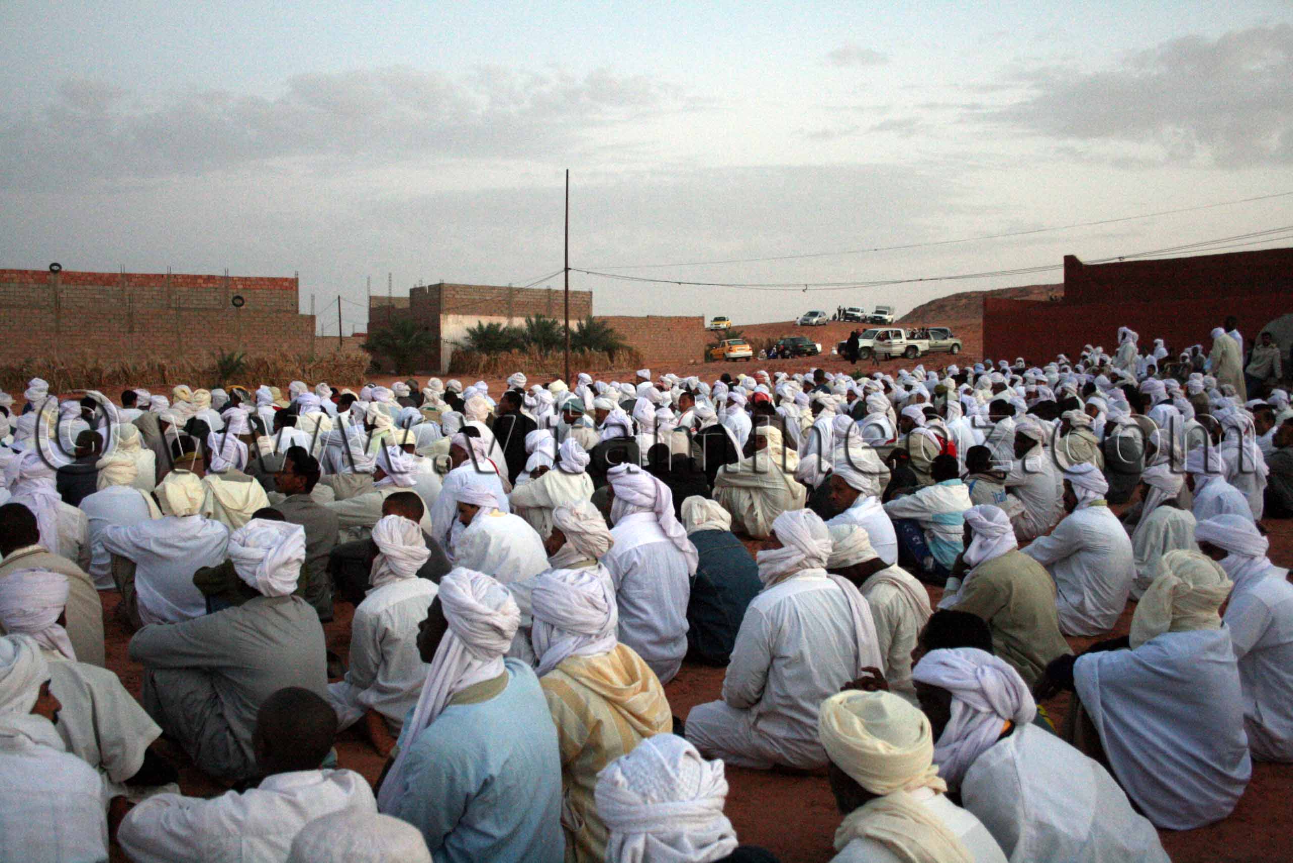 Salat Al Maghrib à Timimoun - Mawlid (Sbou3) Al Hofra Zaouiet Chikh Belkacem (Mars 2009)