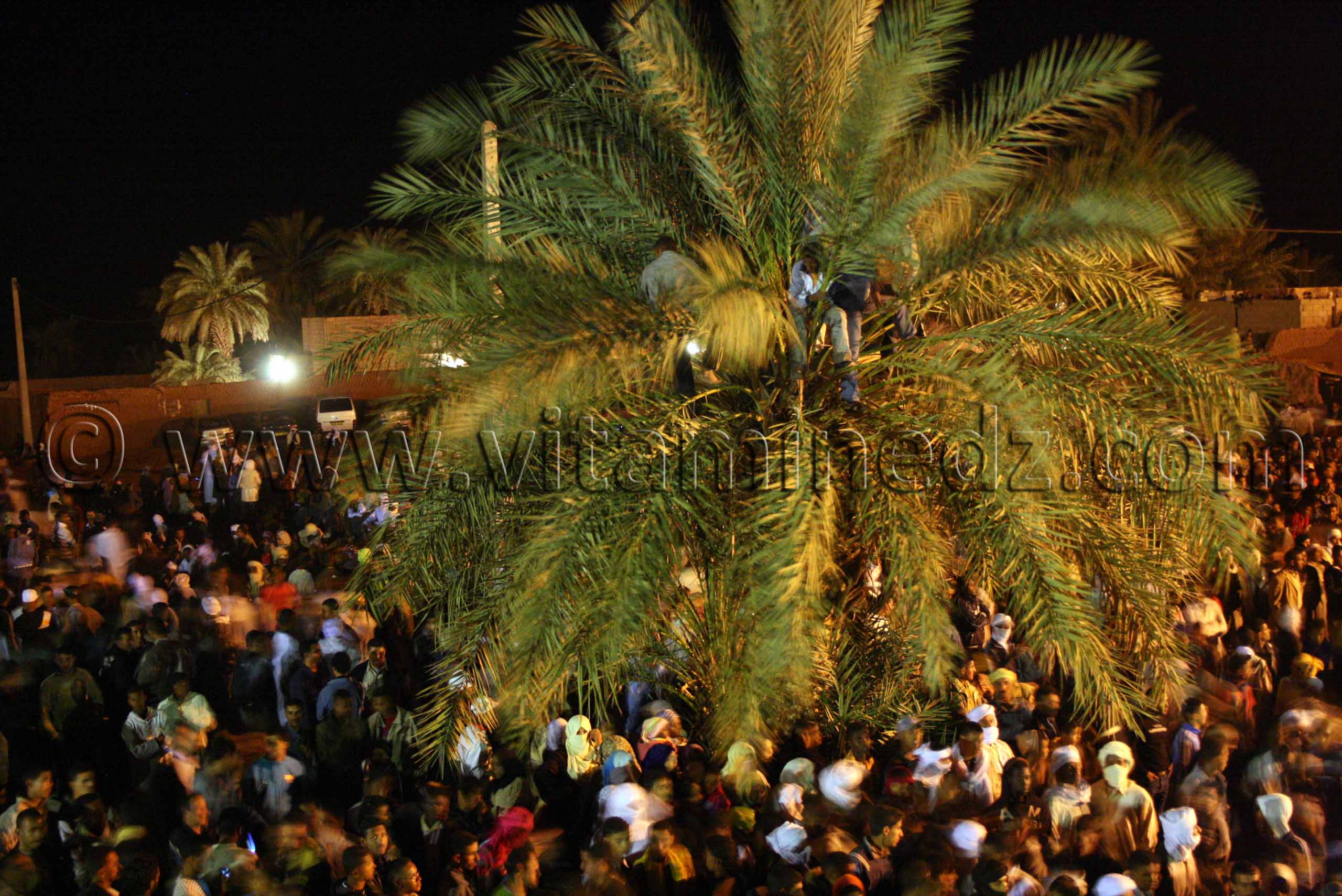 Timimoun - la fête débute la veille du S'bou, débute le sixième jour du mawlid, à la Zaouïa de Sidi Ahmed Benyoucef de Timassine.