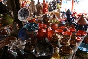 Regroupement des marchands de poteries route de beni saf