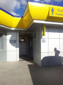 Station Naftal Milev, Autoroute Est Ouest, les toilettes fermées