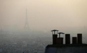 Planète - Pollution de l'air: plus de 30 départements en alerte, transports gratuits en Ile-de-France