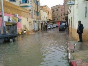 Biskra -  Des avaloirs bouchés et des routes inondées