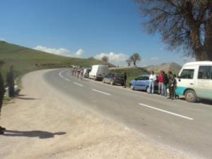 Les cyclistes arrivent à Ain Roua