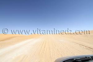 Nouvel axe routier en réalisation, El Bnoud - Tinerkouk traversant le Grand Erg Occidental