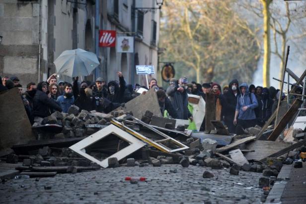 Planète - Nantes: Violences et forte mobilisation contre le projet d’aéroport de ND-des-Landes