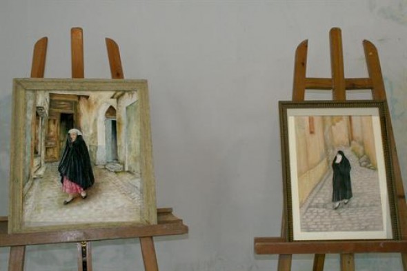 Exposition de toiles dédiées aux costumes traditionnels féminins à Constantine