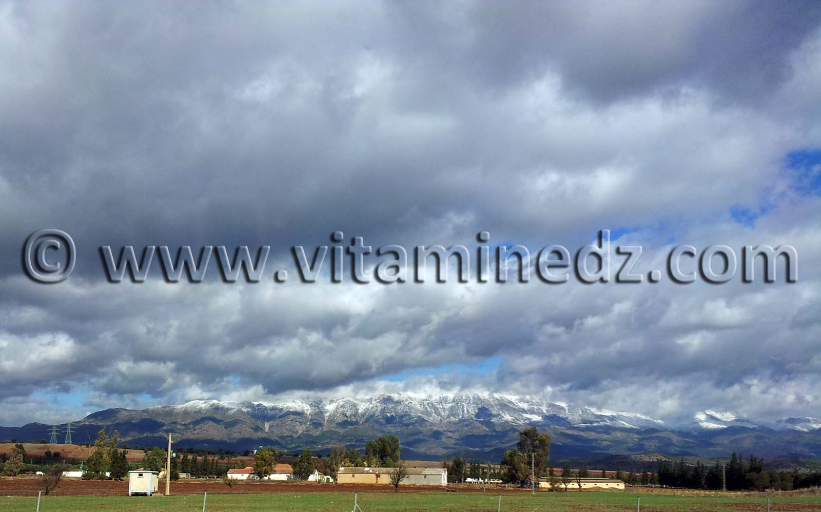 Bouira - Montagnes de la Mitidja depuis l'Autoroute Est Ouest