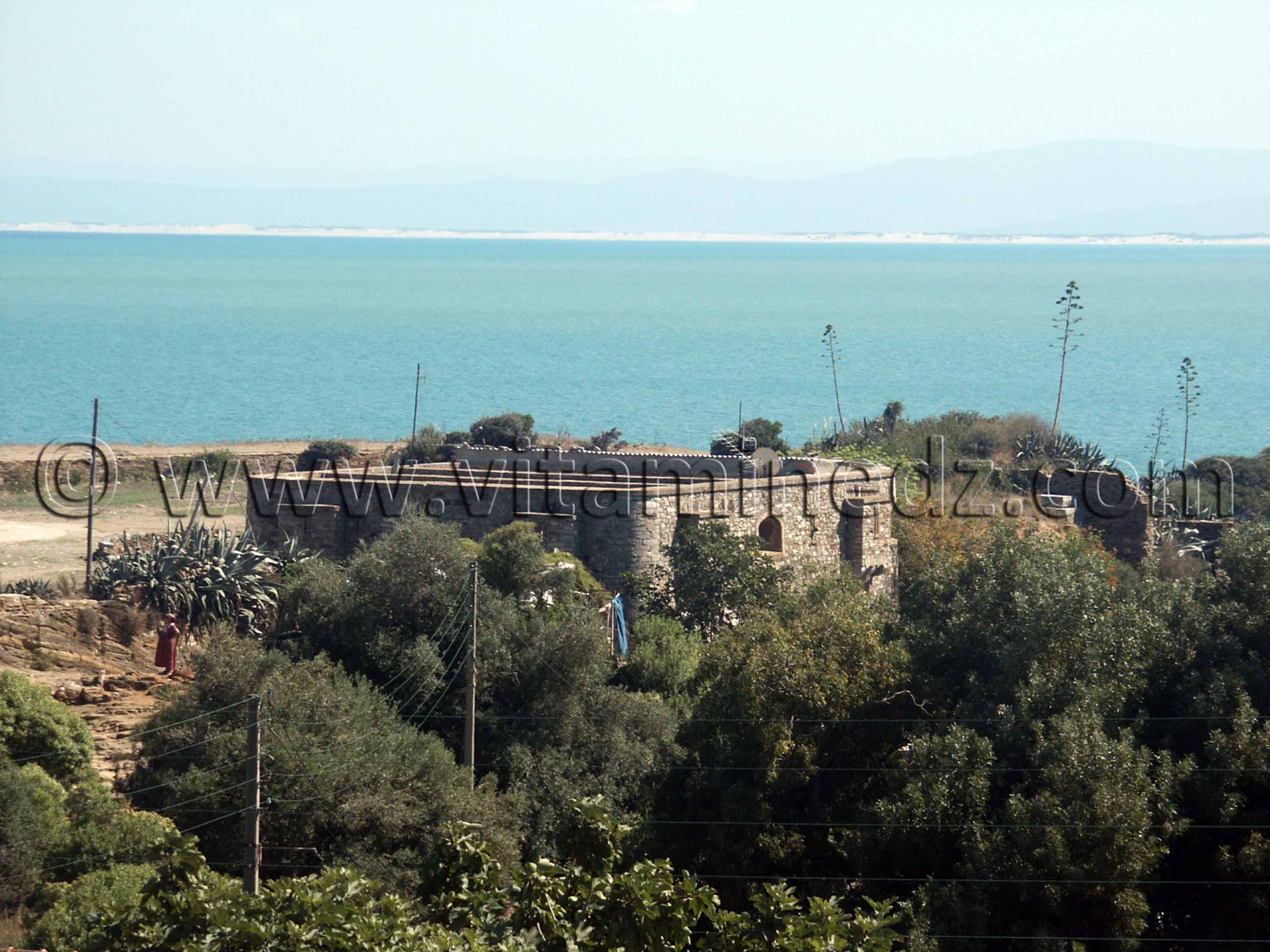 Annaba - le fort carré construit par le génie militaire, en 1861, sur les hauteurs de la plage de la Caroube