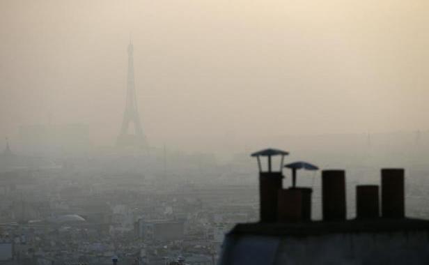 Planète - Pollution de l'air: plus de 30 départements en alerte, transports gratuits en Ile-de-France
