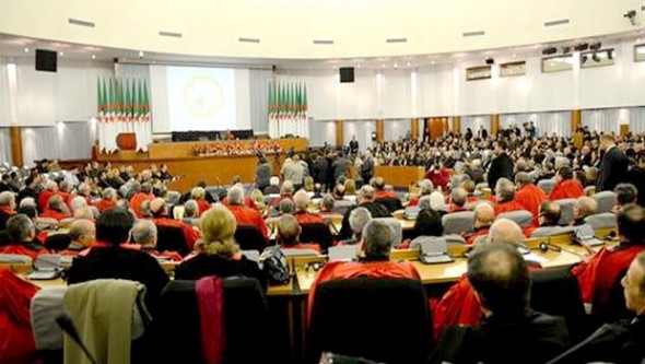 Algérie - Election présidentielle: La CNSEL statue sur 48 notifications liées essentiellement à l'affichage anarchique