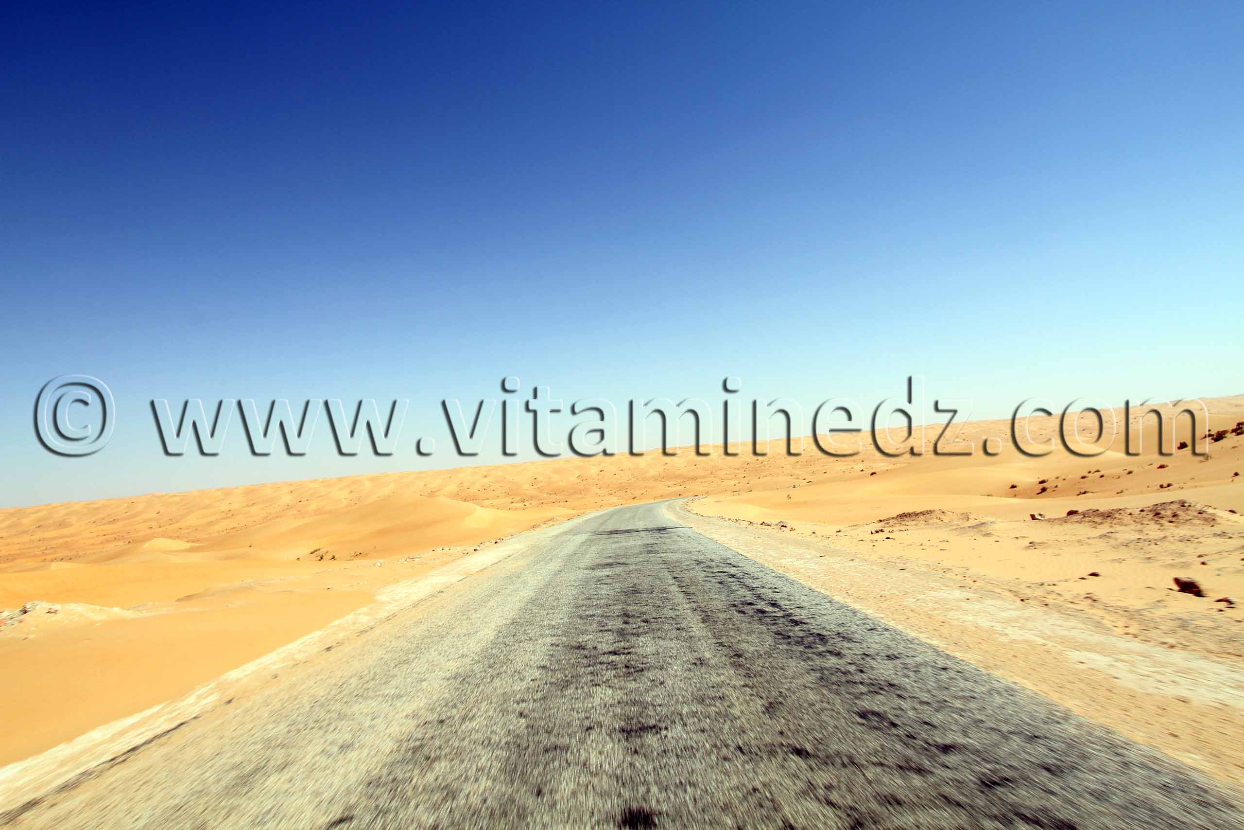 Nouvel axe routier, El Bnoud - Tinerkouk traversant le Grand Erg Occidental