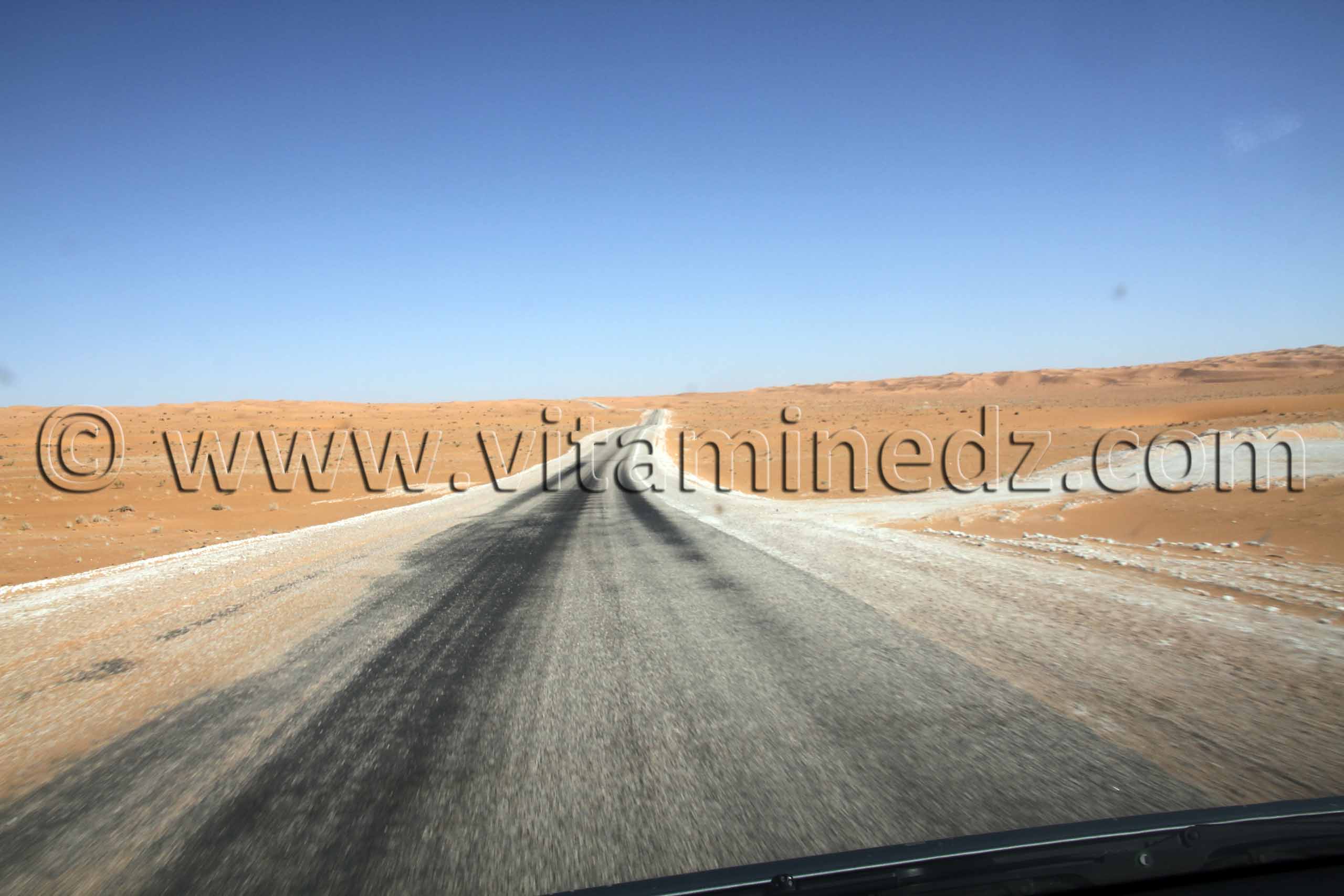 Nouvel axe routier, El Bnoud - Tinerkouk traversant le Grand Erg Occidental