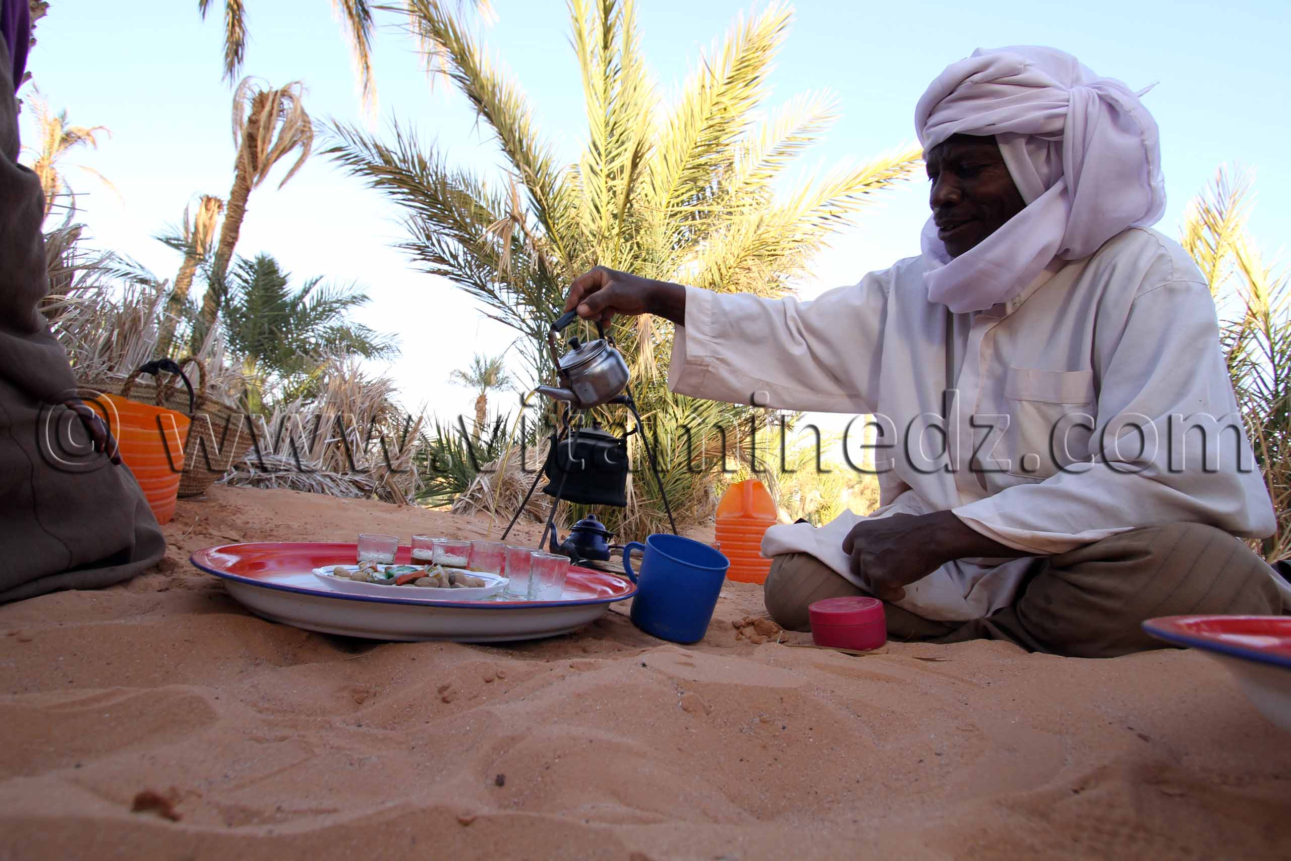 Préparation de Thé traditionnel à Guentour, par notre ami Faradji, Commune Ouled Aissa (Adrar)