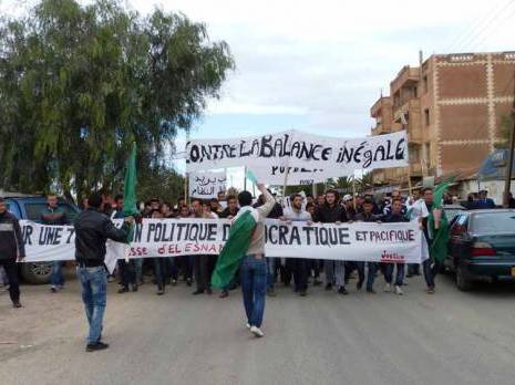 Marche des étudiants d’El Esnam (Bouira): «Mettre un terme à la corruption et faire dégager le système»