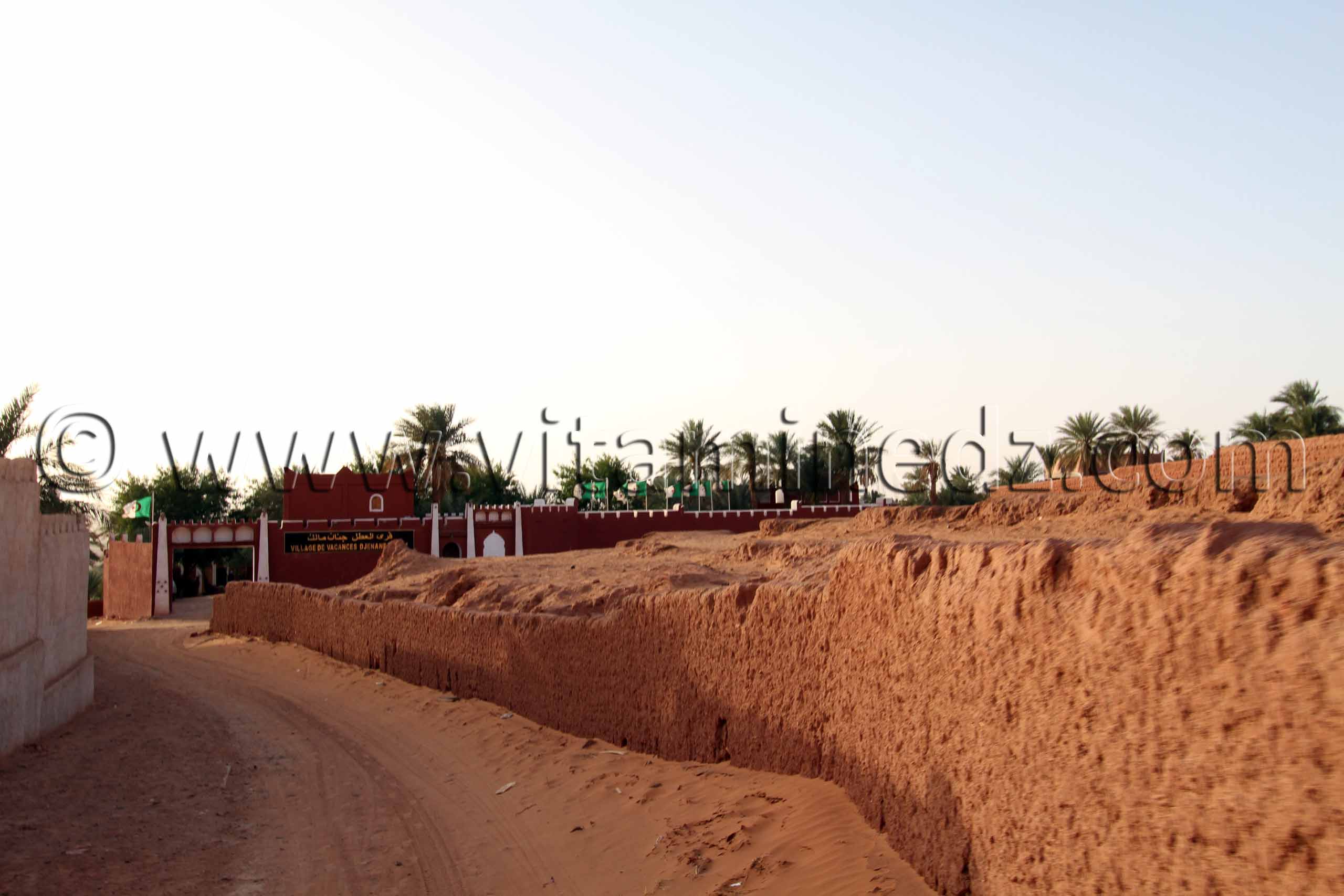 Tourisme Timimoun  Village de Vacances Djenane El Malik dans l'ancien Ksar de Timimoun supplombant sa palmeraie