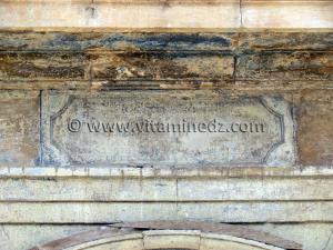 Inscriptions au dessus de la porte du chateau neuf - Ville d\'Oran
