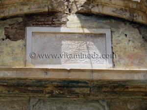 Inscription en arabe au dessus de la porte du chateau neuf - Ville d\'Oran