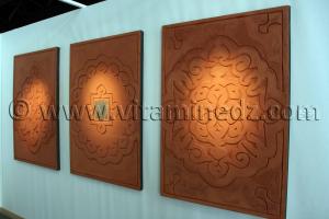 Décorations murales oualata Mauritanie  Œuvres et Motifs De terre et d\'argile, réalisées lors de l\'expo Tlemcen 2011