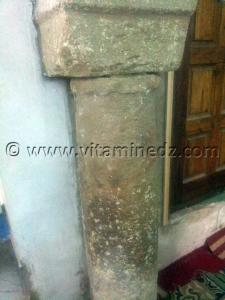 Tlemcen - Ancienne colonne de la mosquée de Bab Zir (Beb Dzair)