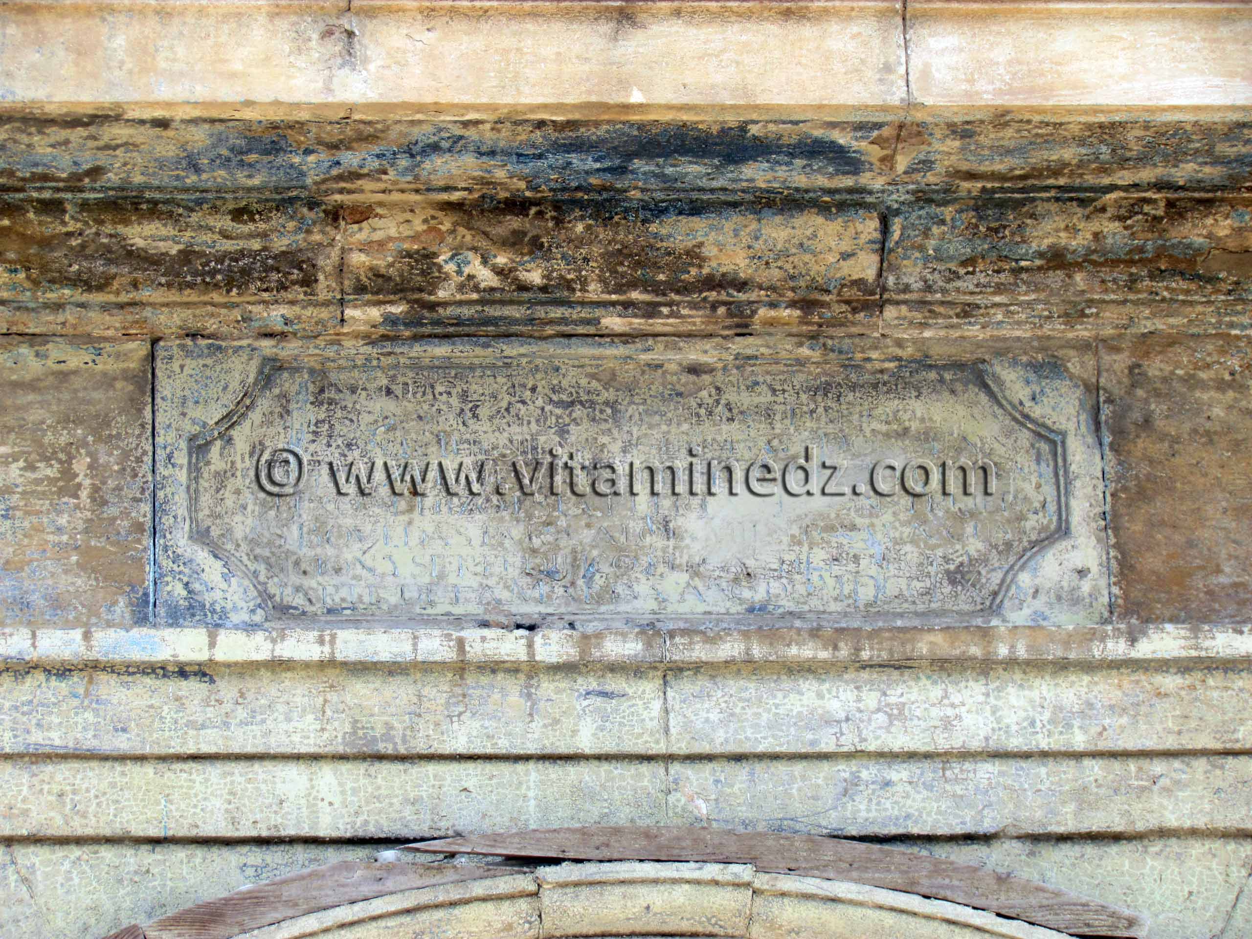Inscriptions au dessus de la porte du chateau neuf - Ville d'Oran
