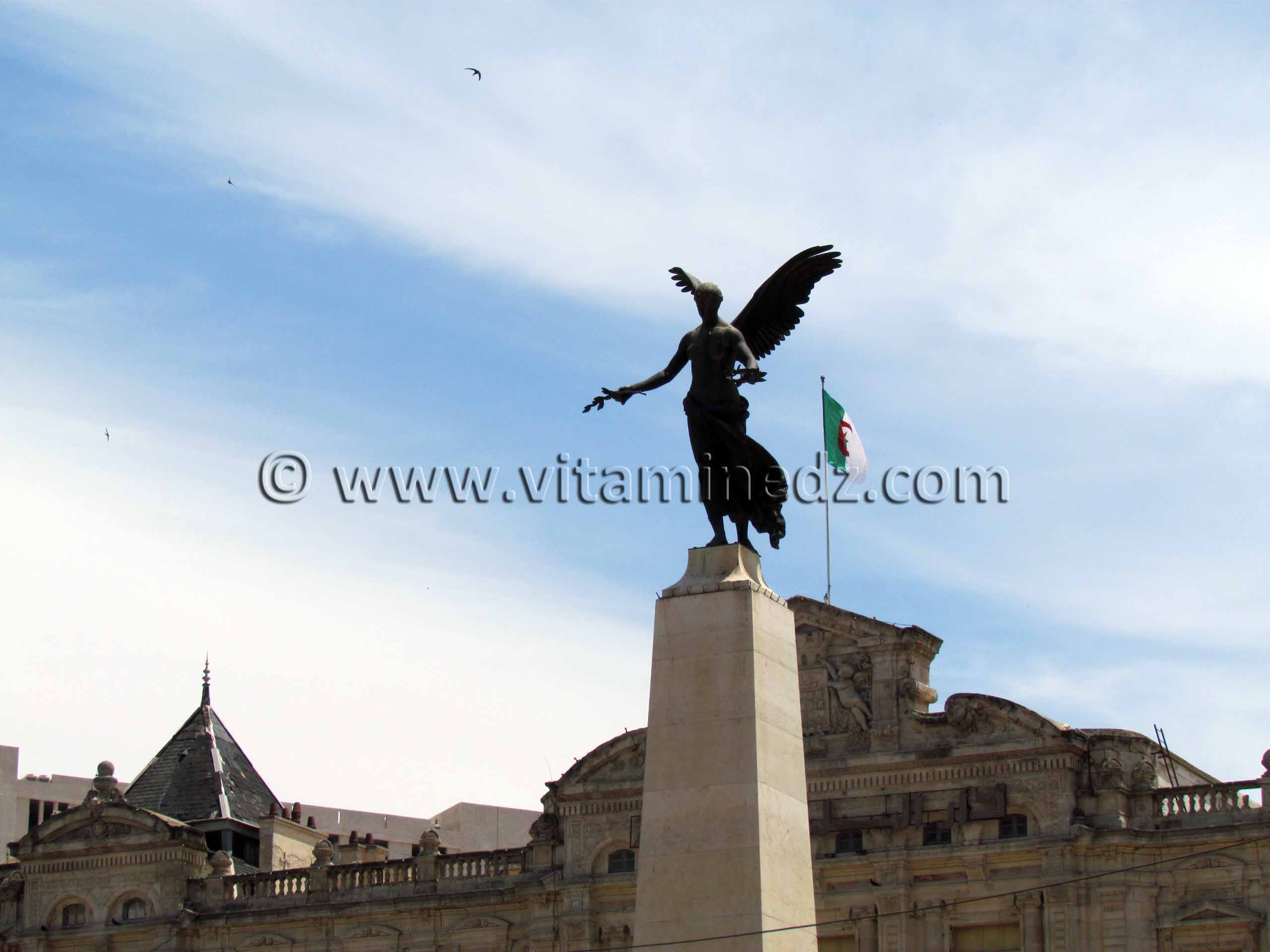 Statue de la place du 1er Novembre (place d'armes) Oran