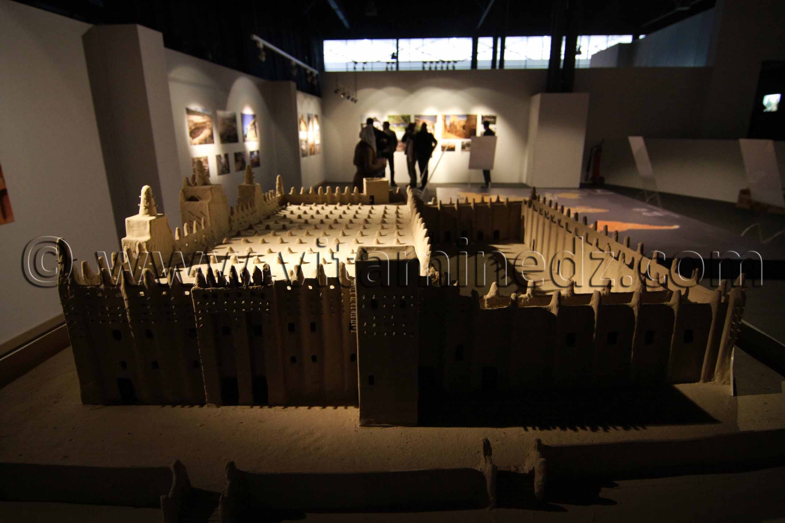 La Grande mosquée de Djenné, Maquette realisee par Hamza Driouche pour l'expo De terre et d'Argile (Tlemcen 2011, capitale de la culture islamique)