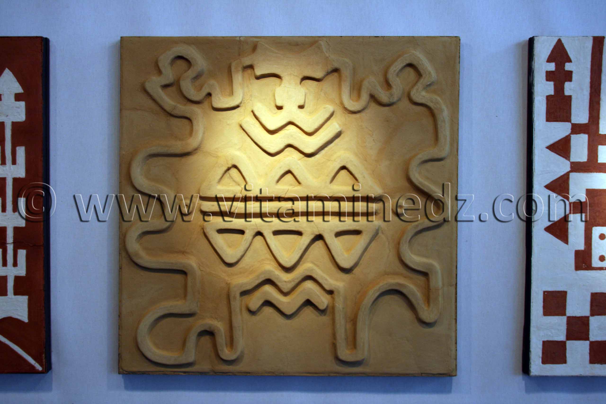 Décorations murales de Grande Kabylie - Œuvres et Motifs De terre et d'argile, réalisées lors de l'expo Tlemcen 2011