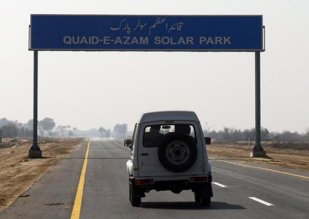 Planète - Le Pakistan construit un vaste parc solaire dans son désert du Cholistan