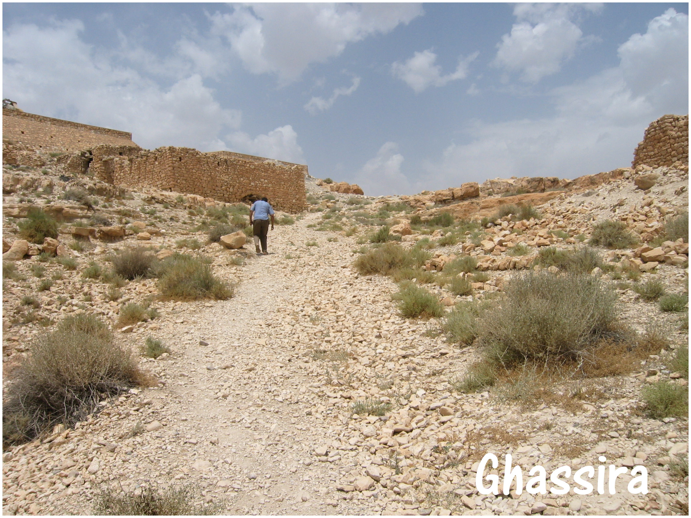 Travaux d’aménagement d’un circuit touristique à Ghoufi (Batna)