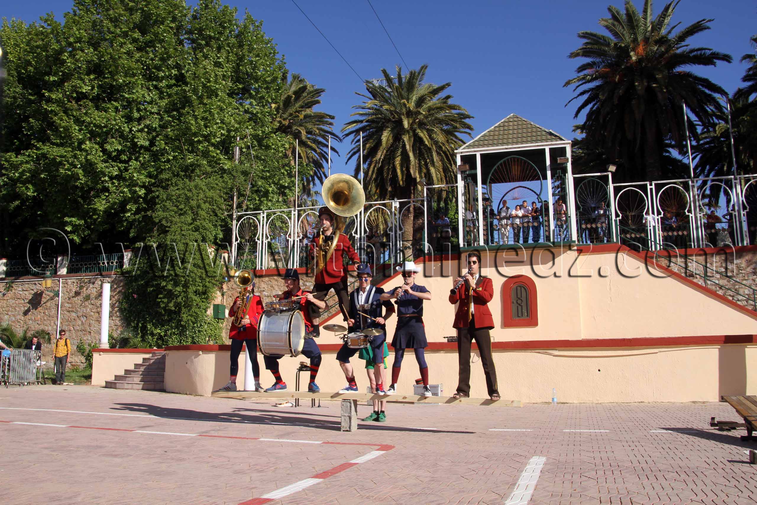 I.F Tlemcen - Arts de la rue  OPUS 7, Chepteil Aleikoum (France) au Grand Bassin.