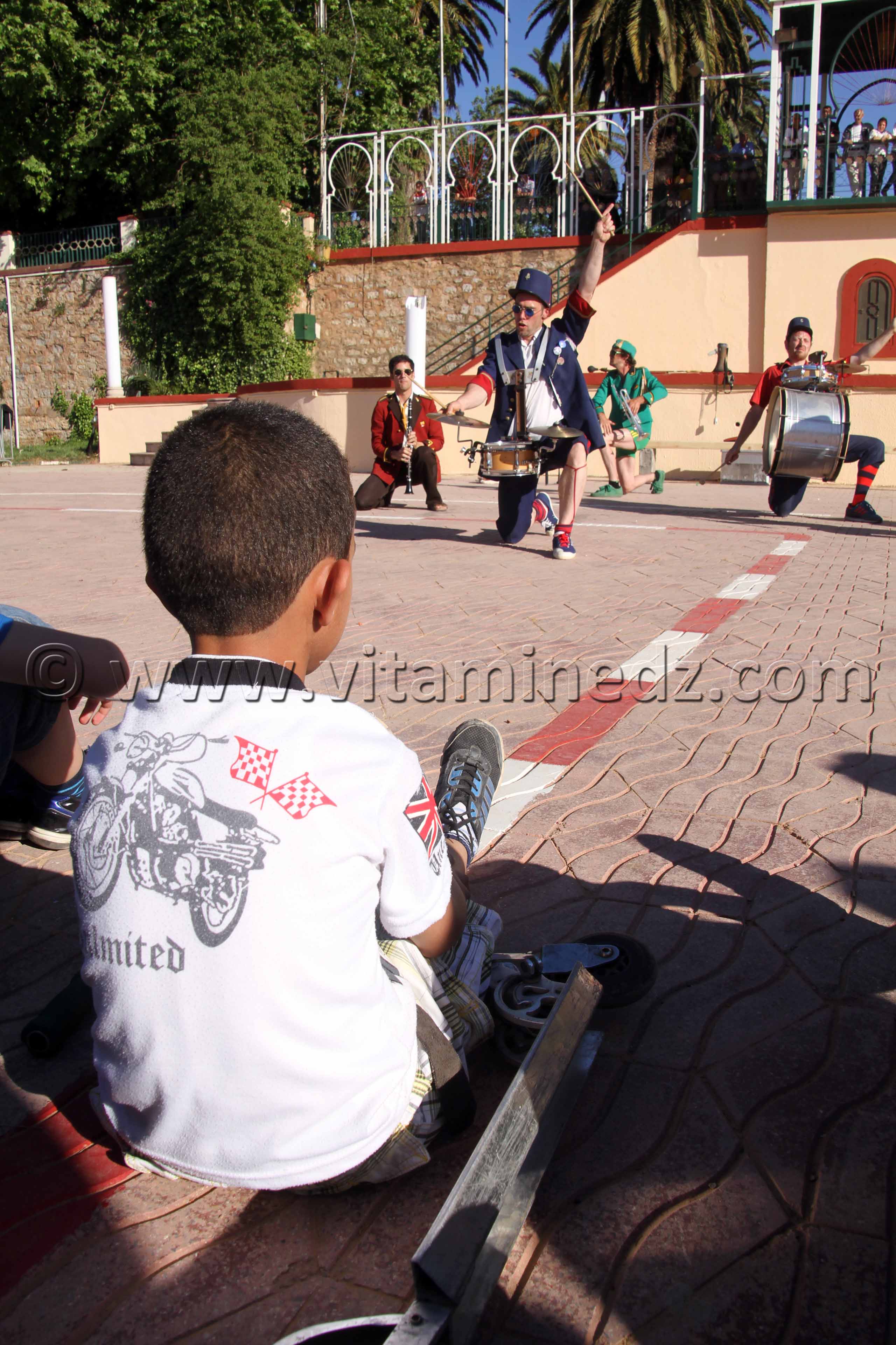 I.F Tlemcen - Arts de la rue OPUS 7, Chepteil Aleikoum (France) — à Grand Bassin.