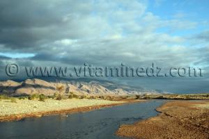 L\'oued El Gharbi de Boussemghoun, vers El Bnoud