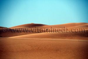 La traversée de l\'Erg Occidental sans 4X4 par la nouvelle route El Bnoud Tinerkouk, au beau milieu d\'un océan de dunes
