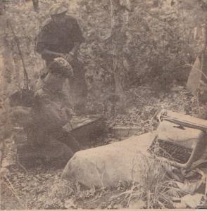 Découverte d'une cache sous un épais de tapis de feuilles à la wilaya i on y trouve du matériels de secrétaire