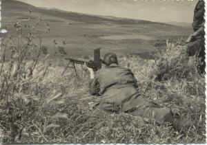 Le sergent MED massimi tireur de FM à l' affût  région de khenchela