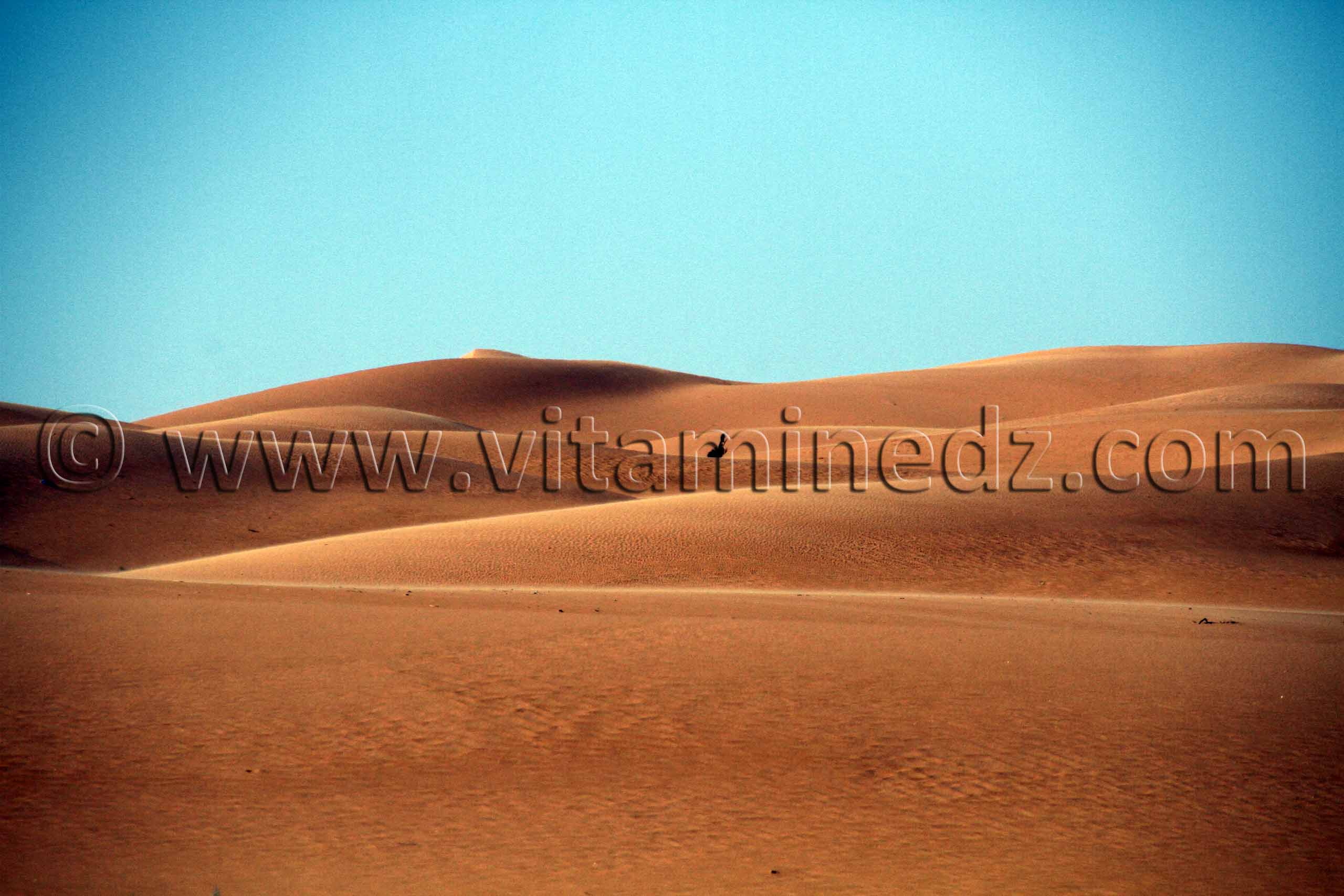 La traversée de l'Erg Occidental sans 4X4 par la nouvelle route El Bnoud Tinerkouk, au beau milieu d'un océan de dunes