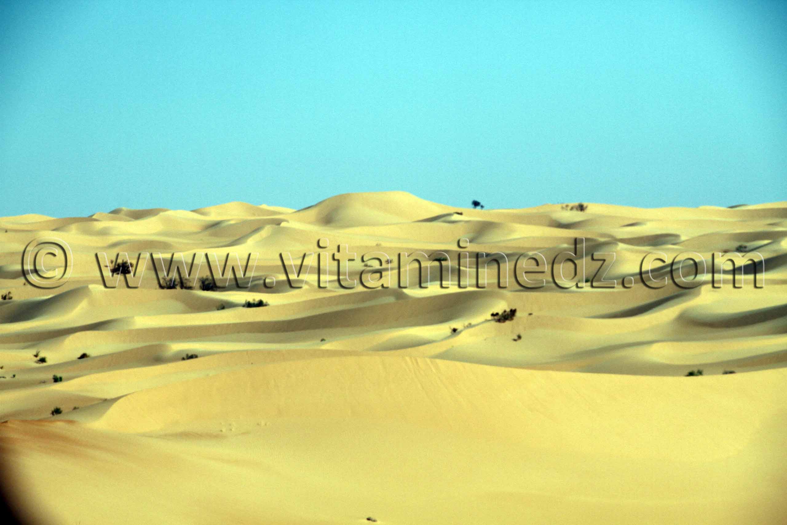 La traversée de l'Erg Occidental sans 4X4 par la nouvelle route El Bnoud Tinerkouk, au beau milieu d'un océan de dunes