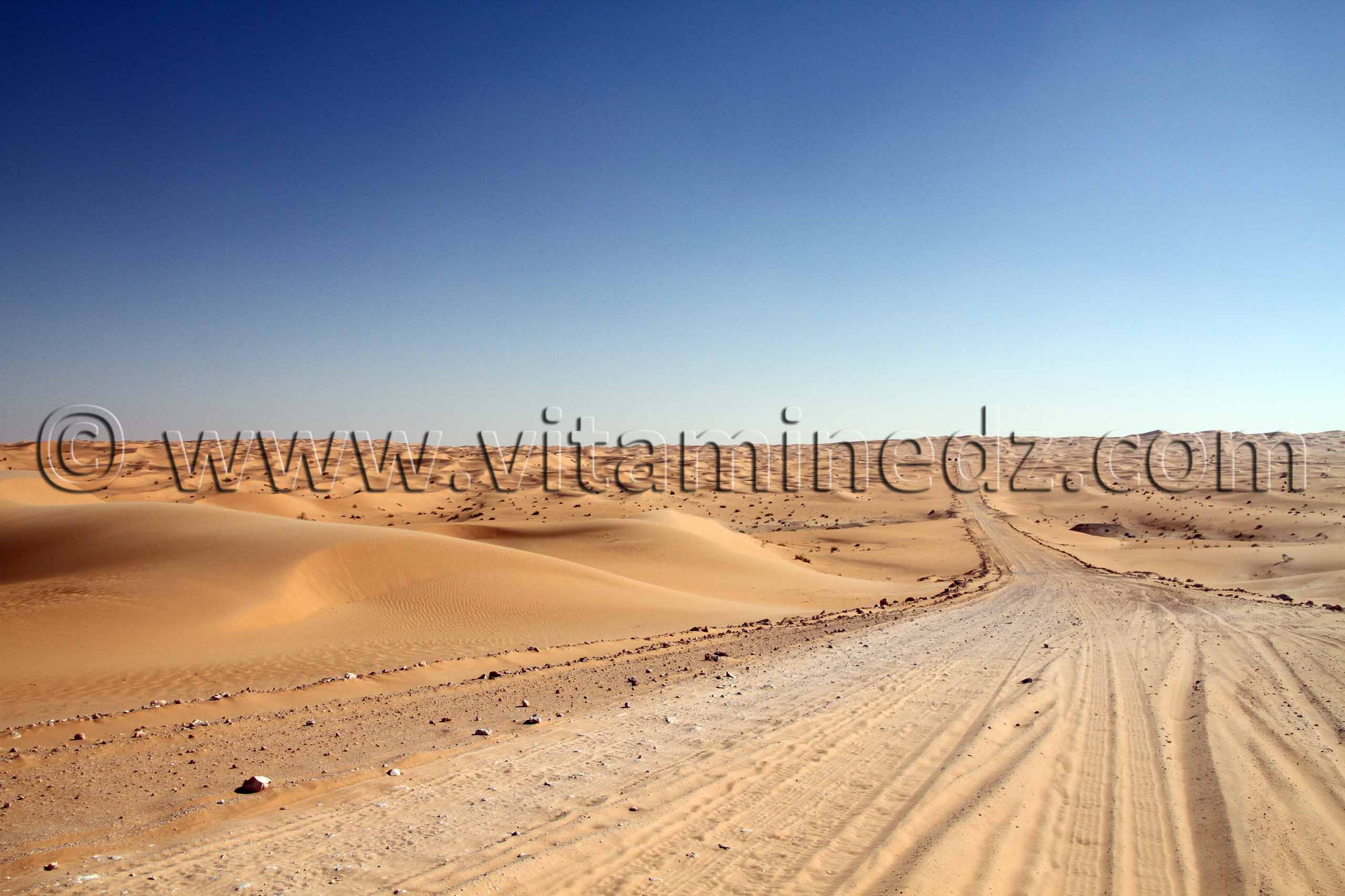 La traversée de l'Erg Occidental sans 4X4 par la nouvelle route El Bnoud Tinerkouk, au beau milieu d'un océan de dunes