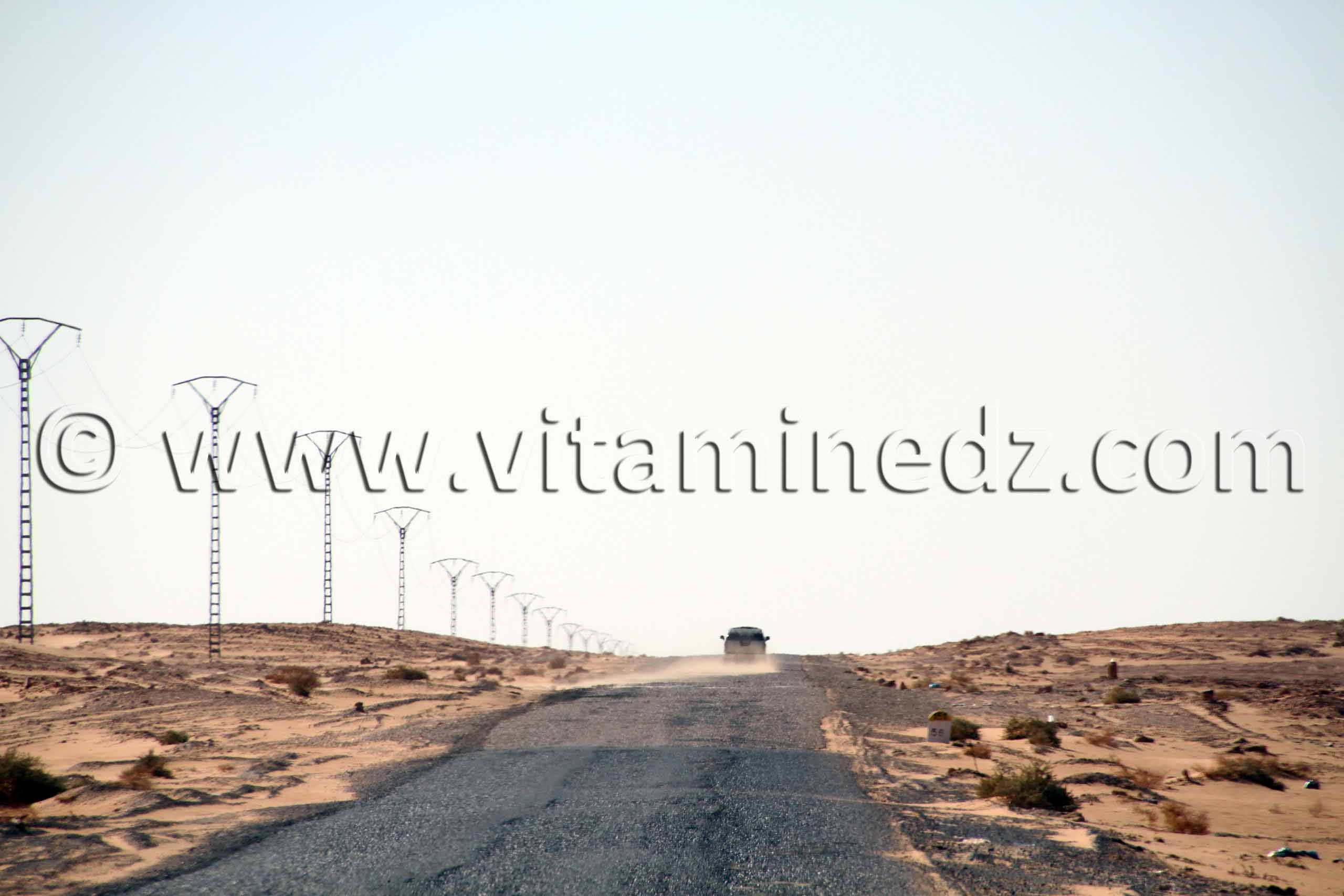 La traversée de l'Erg Occidental sans 4X4 par la nouvelle route El Bnoud Tinerkouk, au beau milieu d'un océan de dunes