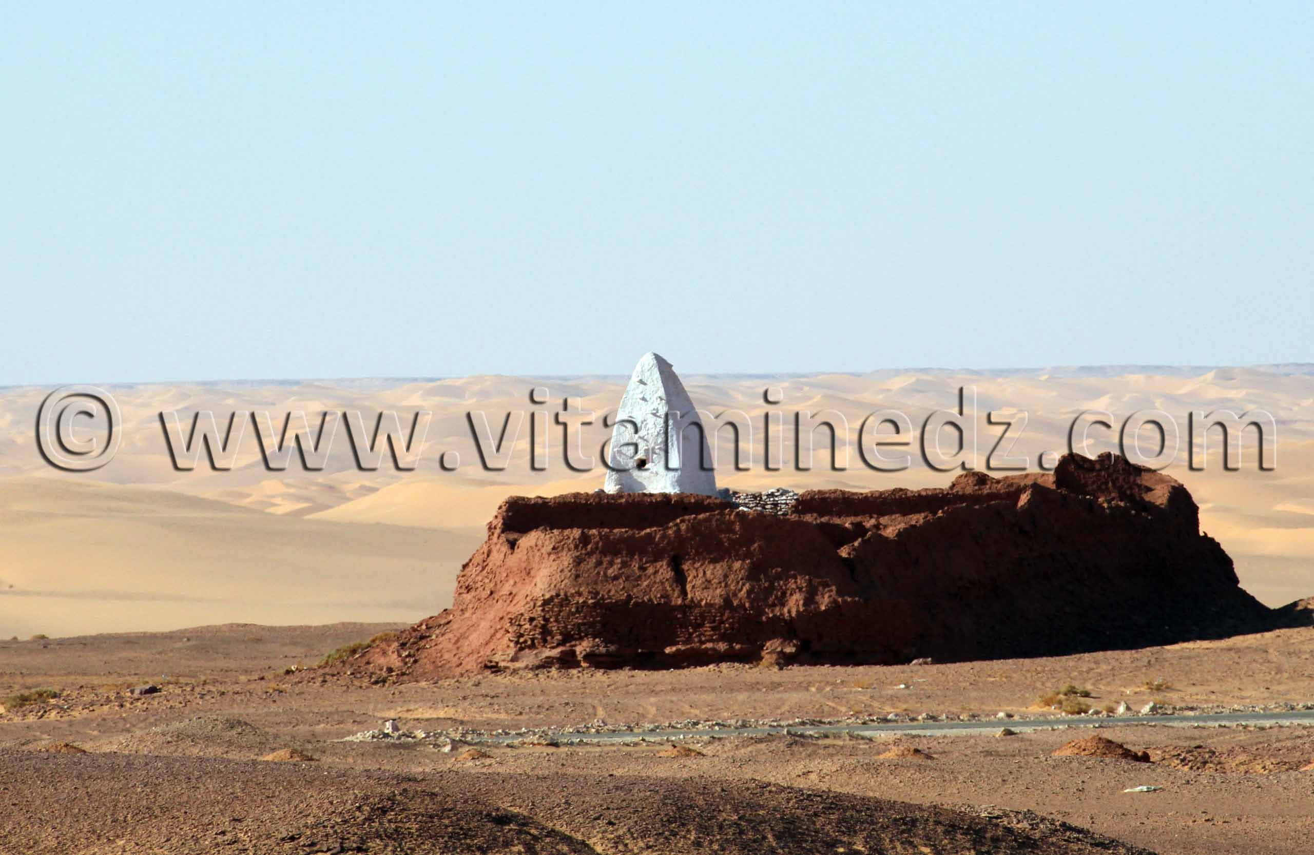 Marabout près de Timimoun - Le Sahara et toutes ses richesses naturelles et culturelles, un vrai trésor malheureusement en déperdition