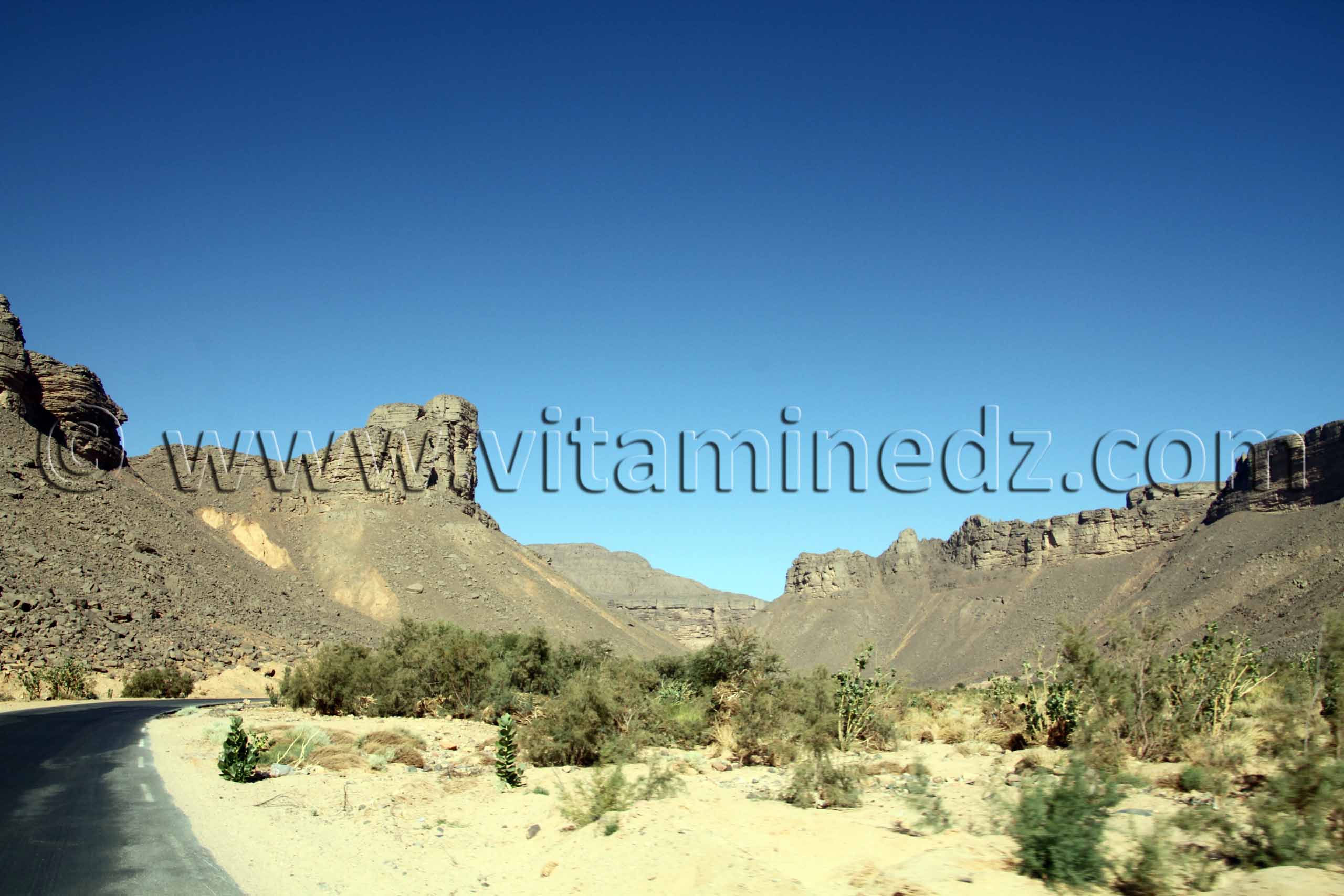 In Amguel, La région de Oued Arak, des canyons de roches dures creusées par le temps une vraie merveille.