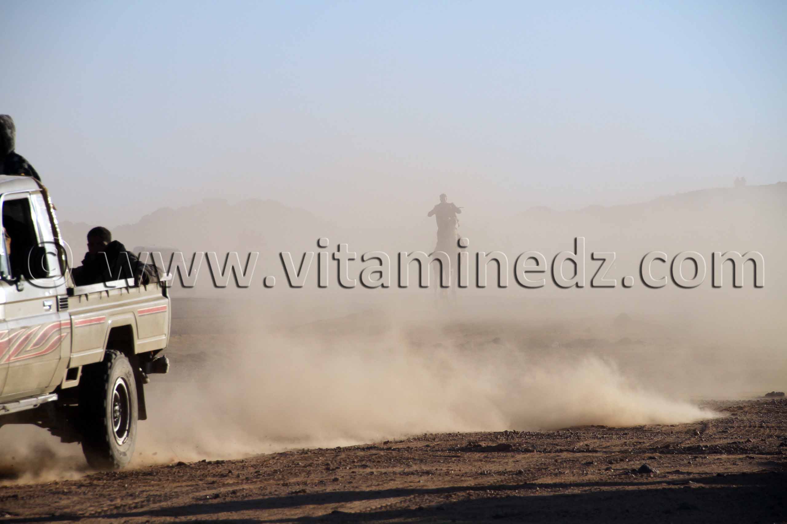 Course des dromadaires au 3ème festival Amni dans la région de Tit (40 Km au nord de Tamanrasset)