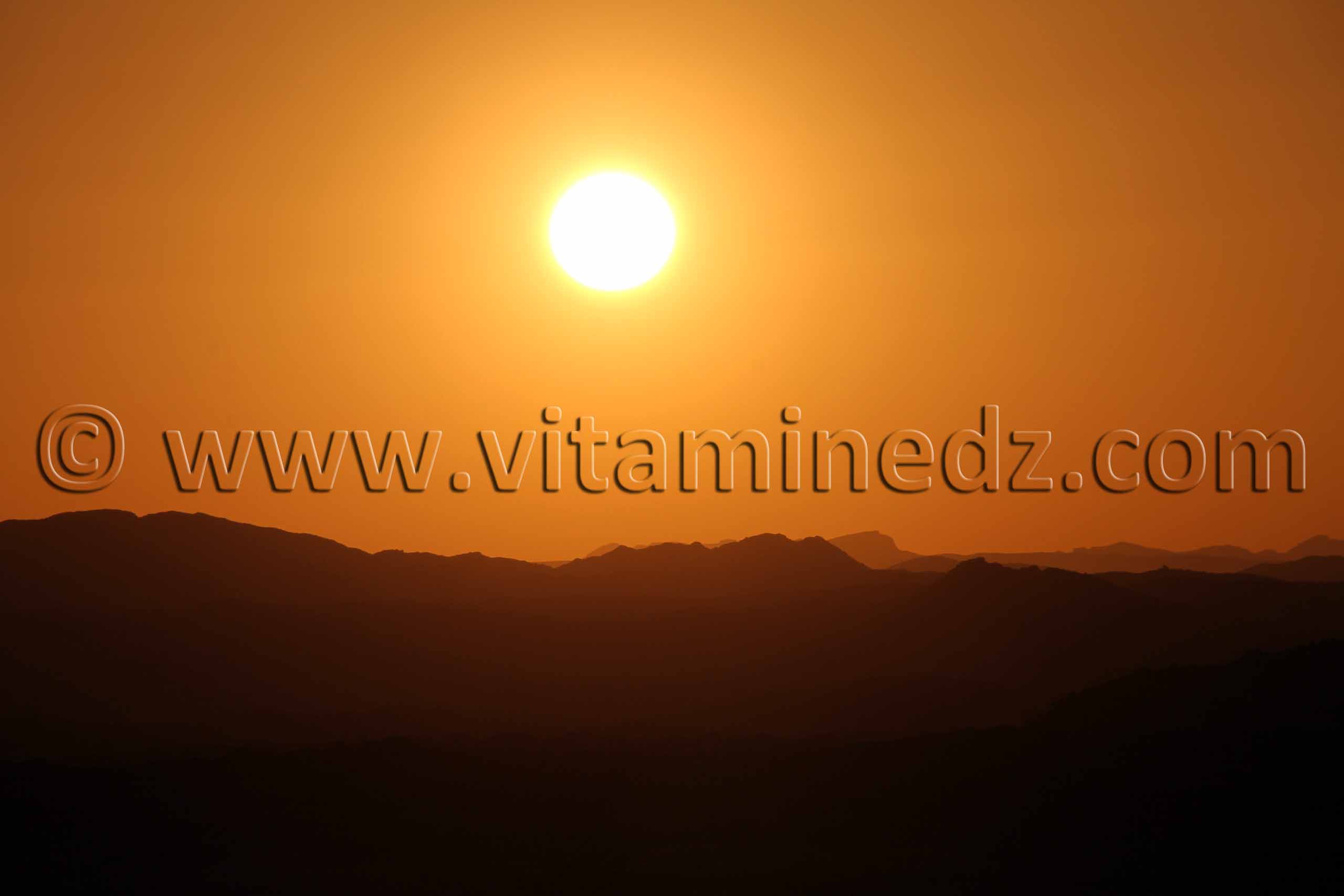 Coucher de soleil dans la région de Tit (40 Km au nord de Tamanrasset)