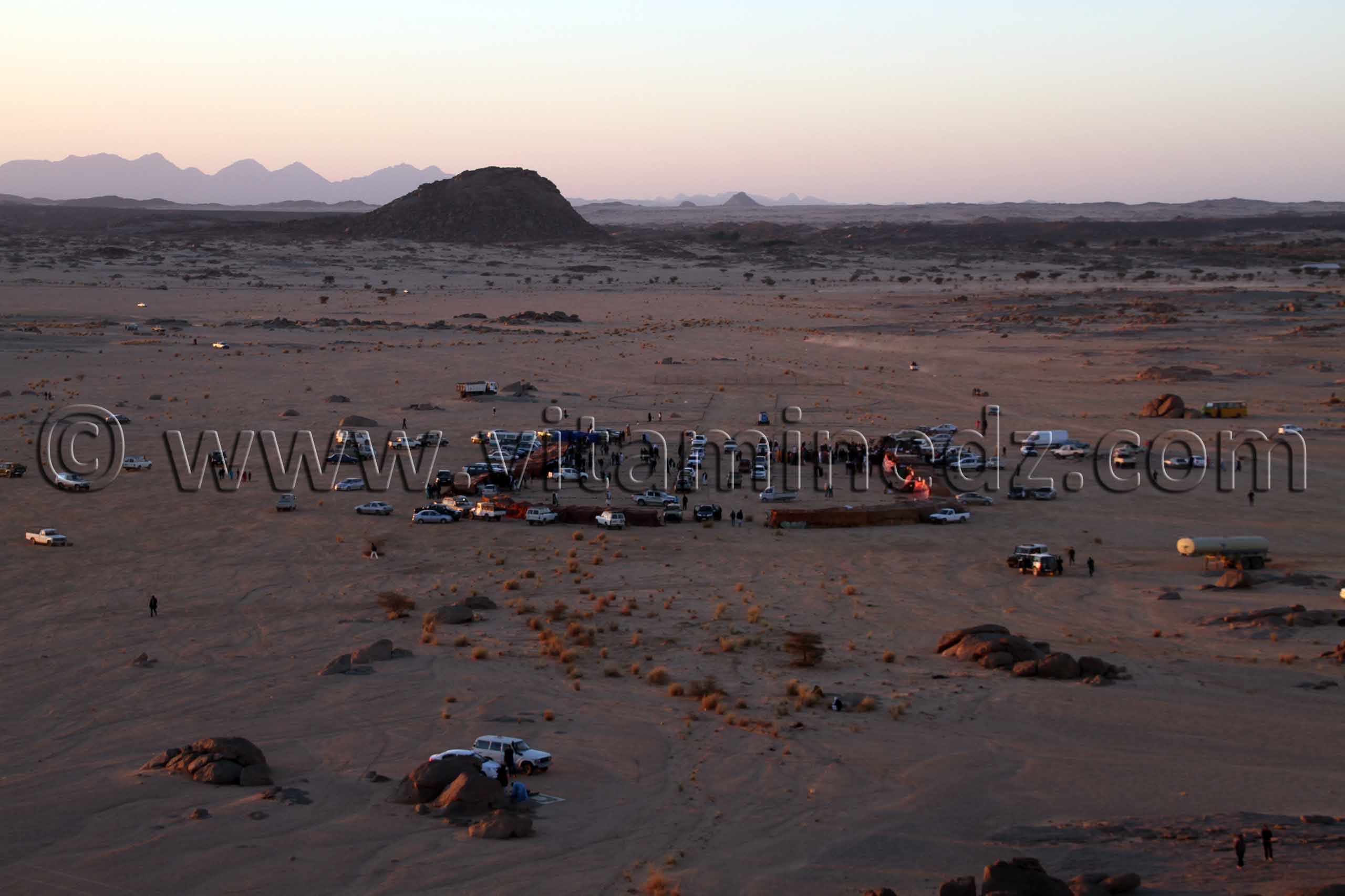 Campement du 3ème festival du dromadaire Amni dans la région de Tit (40 Km au nord de Tamanrasset)